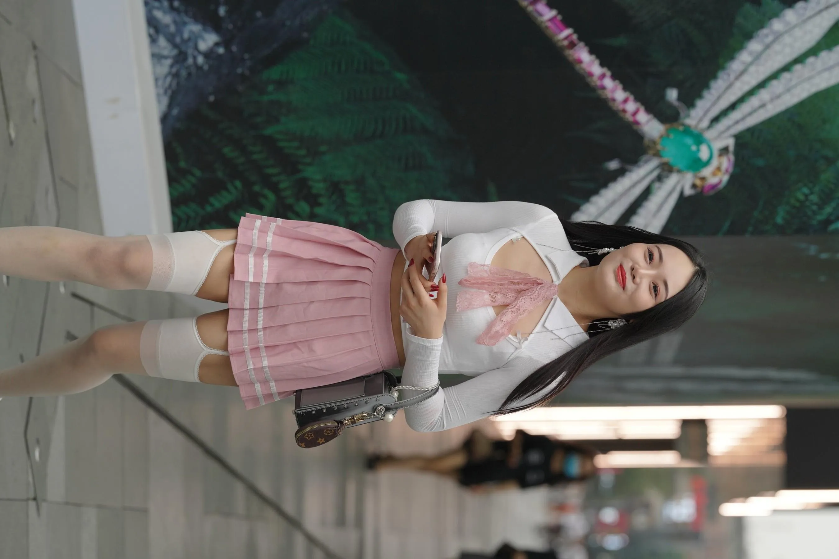 魔镜街拍 NO.161 街拍白丝吊带袜美女 [109P]插图6